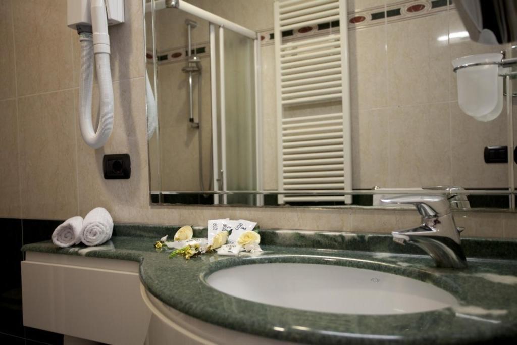 Hotel Palm Beach B&B Sea View Римини Стая снимка