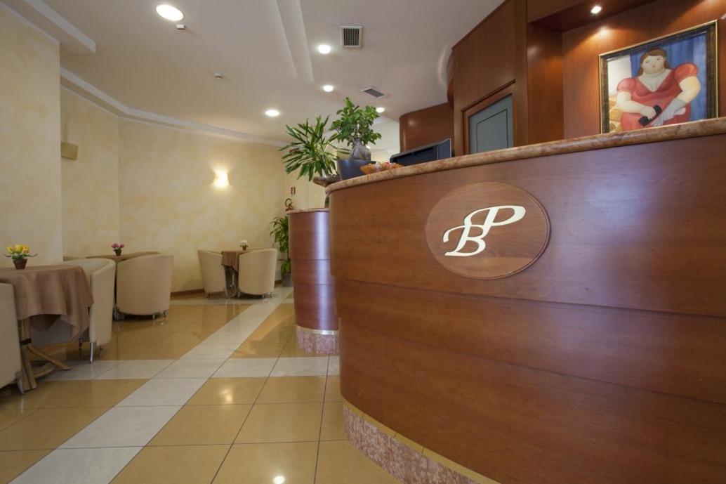 Hotel Palm Beach B&B Sea View Римини Екстериор снимка