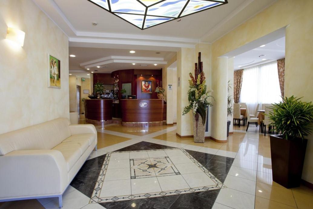 Hotel Palm Beach B&B Sea View Римини Екстериор снимка