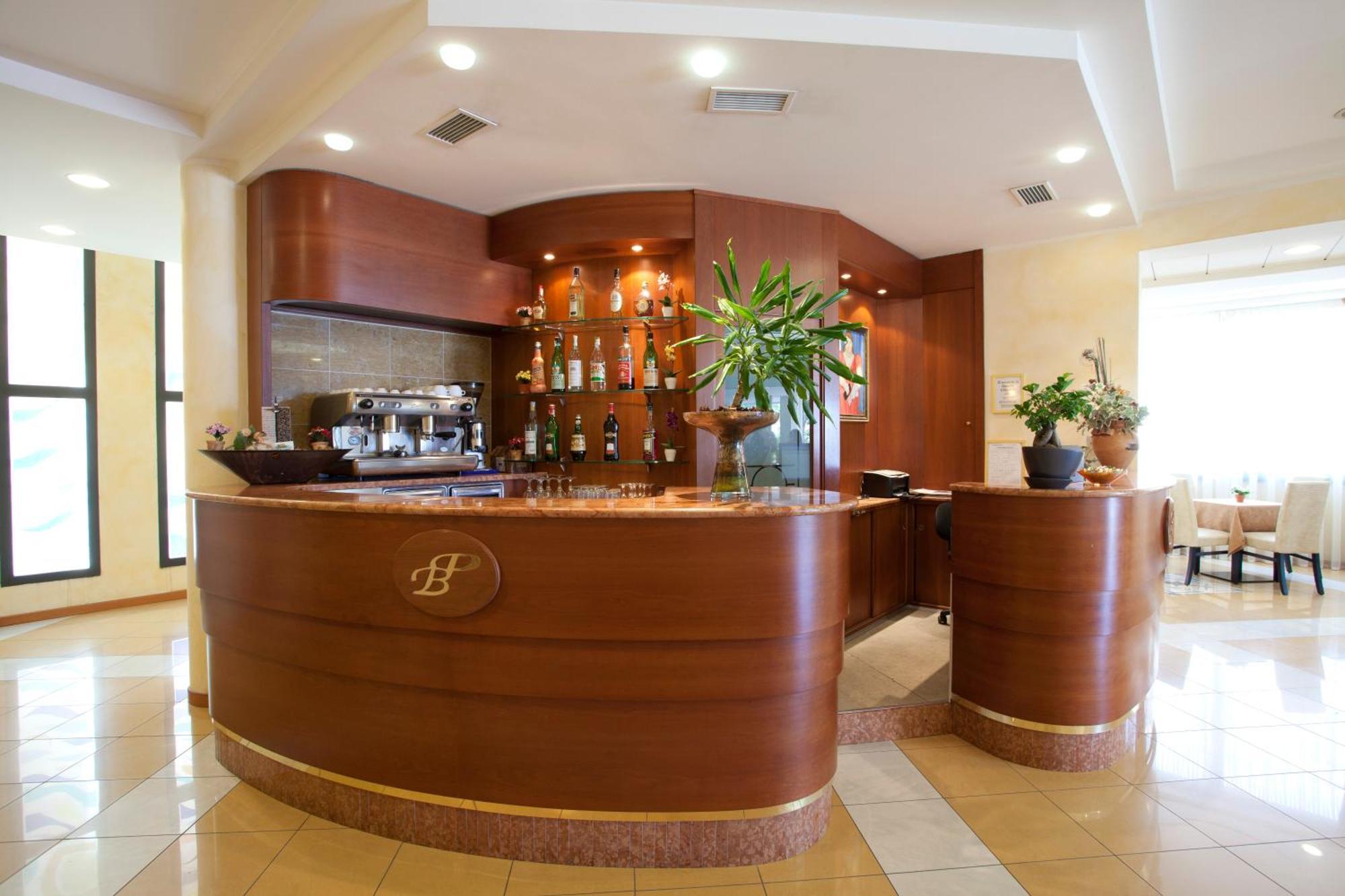 Hotel Palm Beach B&B Sea View Римини Екстериор снимка