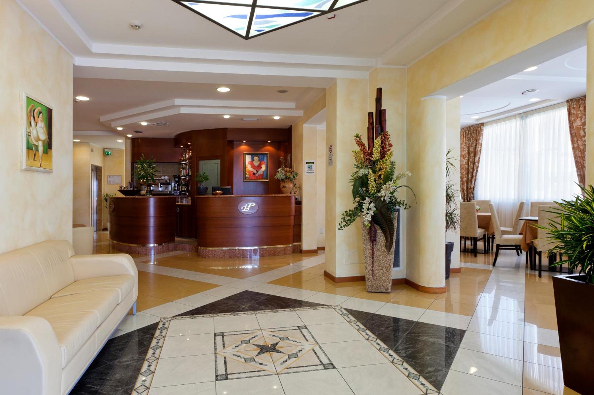 Hotel Palm Beach B&B Sea View Римини Екстериор снимка