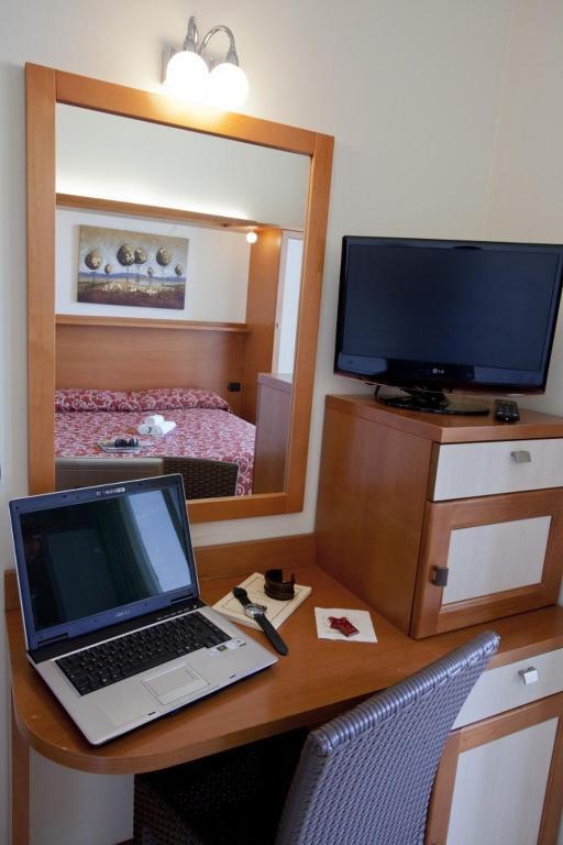 Hotel Palm Beach B&B Sea View Римини Стая снимка